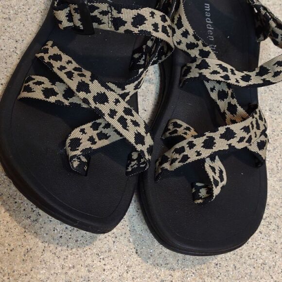 👍 Steve Madden Black Sandals Size 6.5. A2 - Picture 2 of 5